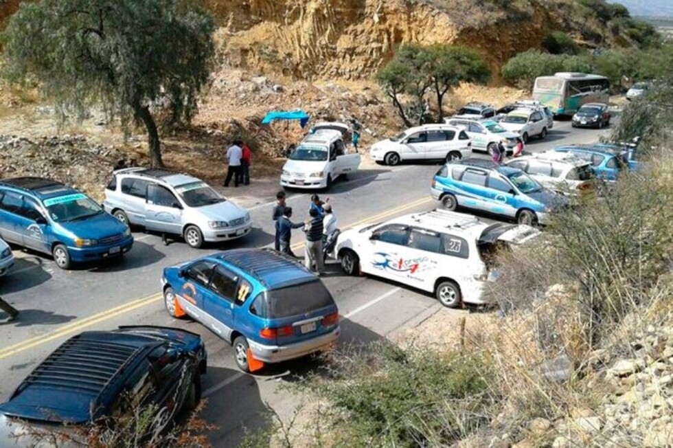 Denuncian que empresas ilegales de transporte operarían en el tramo Tarija-Camargo