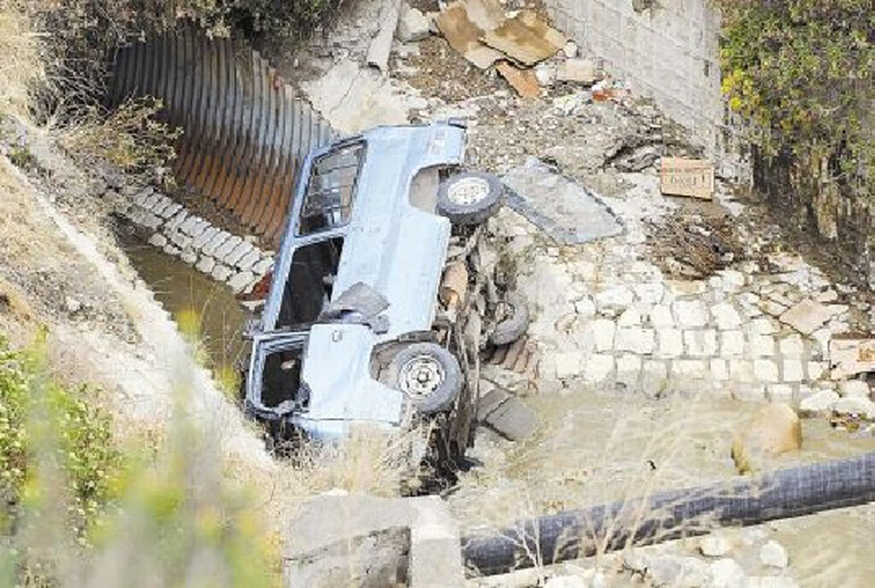 Un minibús se embarranca y deja un herido en Tarija