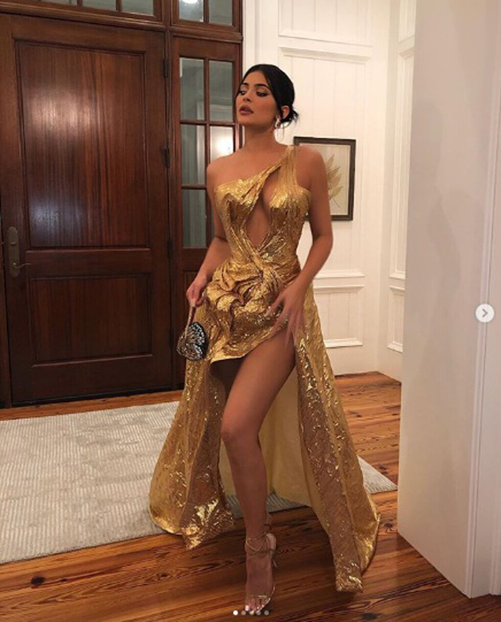 Kylie Jenner  causó polémica  por un vestido