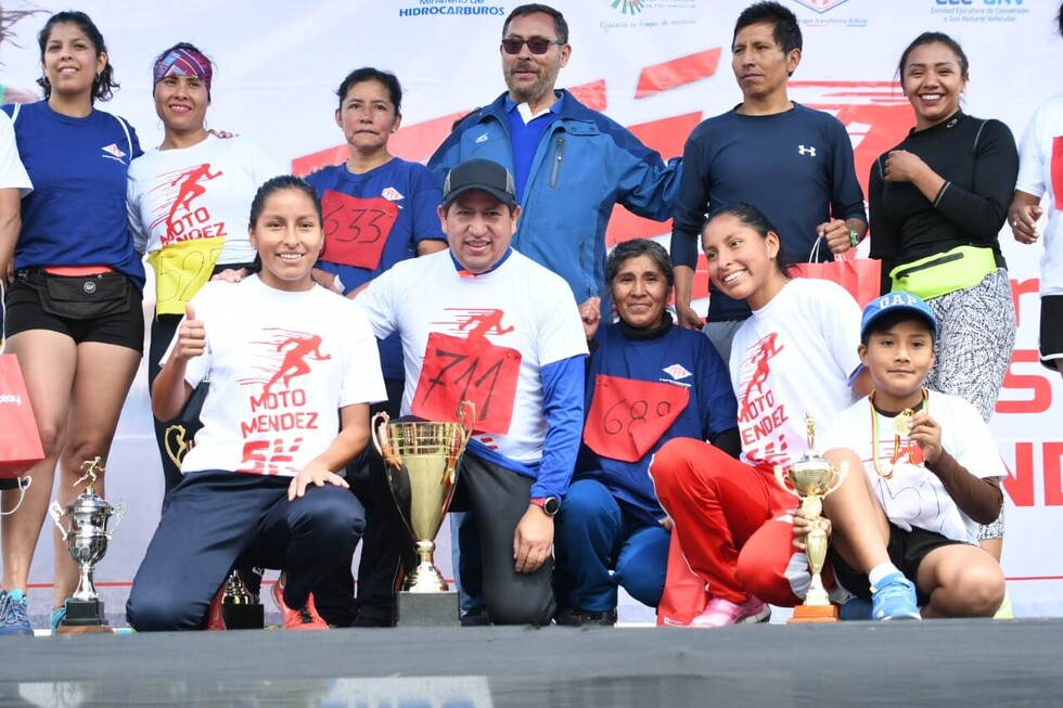 Colque y Quispaya ganan primera versión de la carrera pedestre "5K-Moto Méndez" en Tarija
