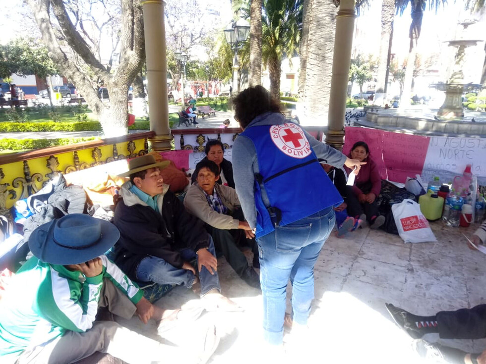Campesinos mantienen su huelga en la plaza al no tener respuestas