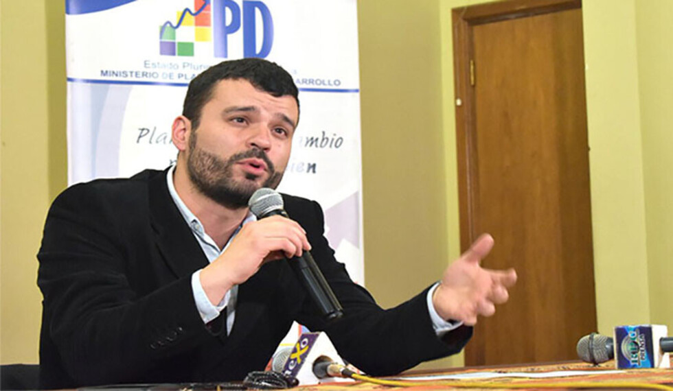 Ministro Canelas llama a Carlos Mesa PPK local