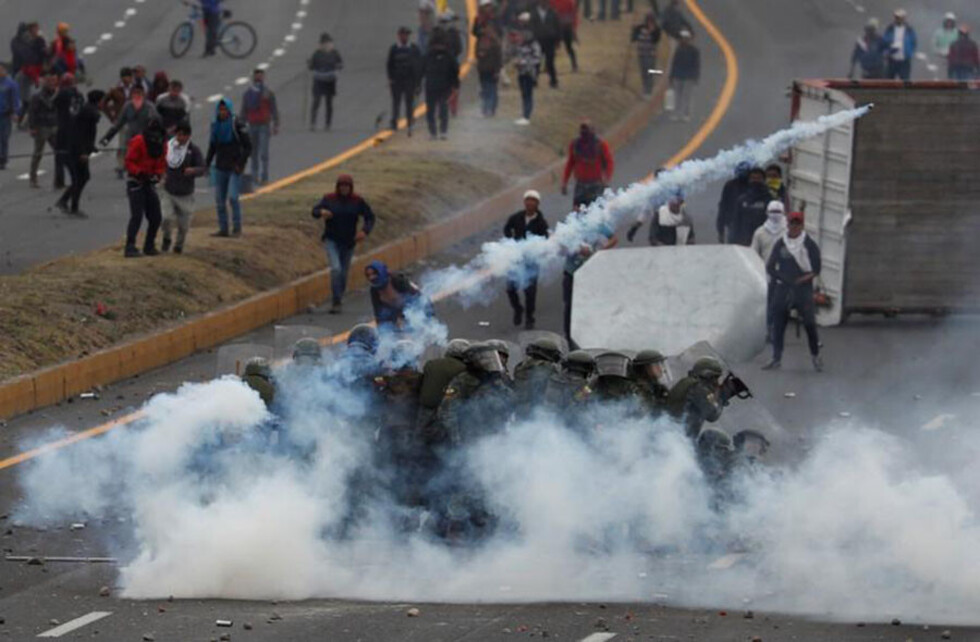 En Ecuador, los indígenas mantienen bloqueo de rutas
