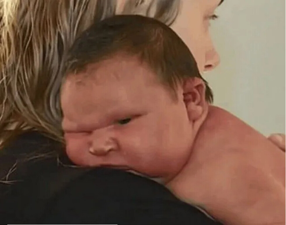 Dio a luz a “pequeña luchadora de sumo”