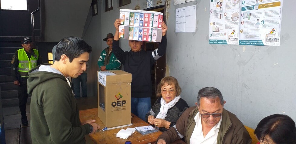 Morales logra 45,2% y Mesa 38,1%, ambos pasan a una segunda vuelta