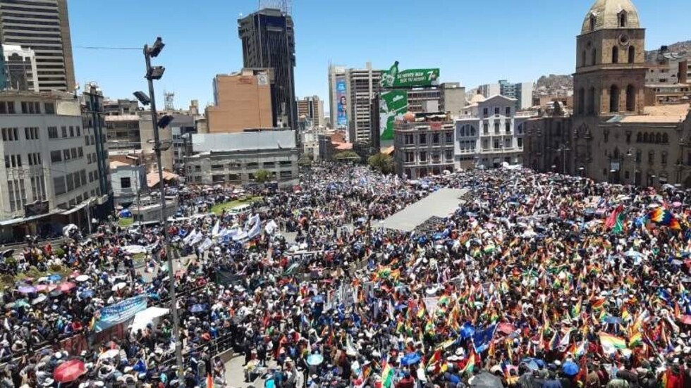 Seguidores de Evo se concentran en plaza San Francisco