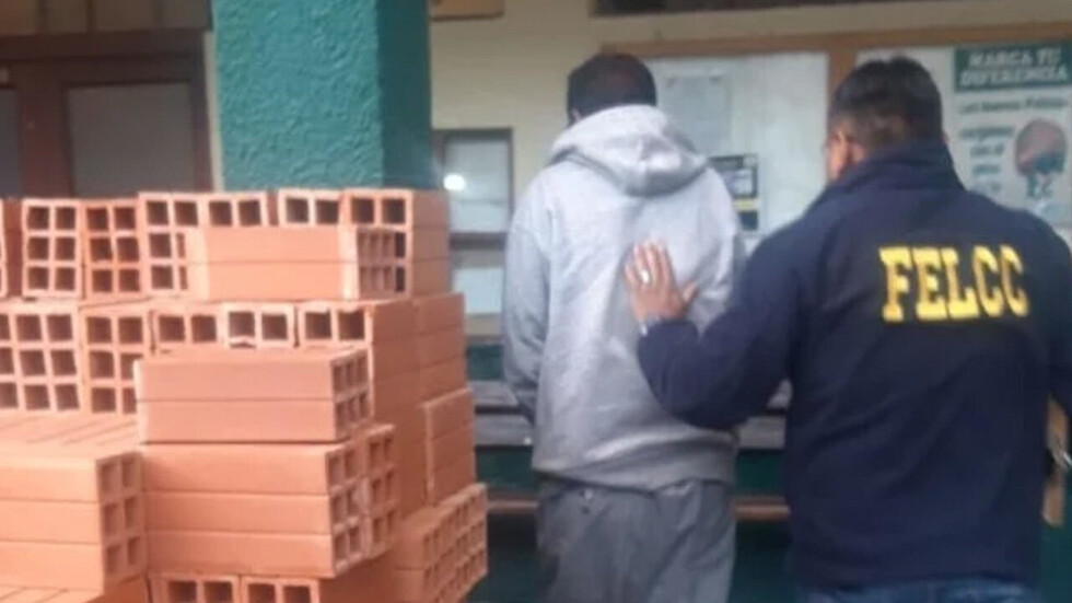 Policía aprehende a chofer y secuestra un radiotaxi