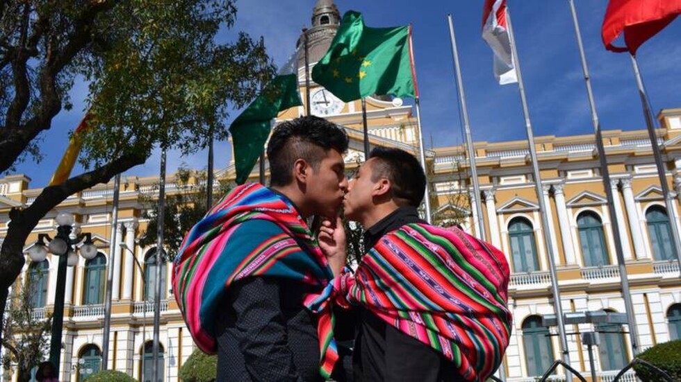 Cholos, pobres y maricas: El programa de radio boliviano que busca resistir desde la identidad