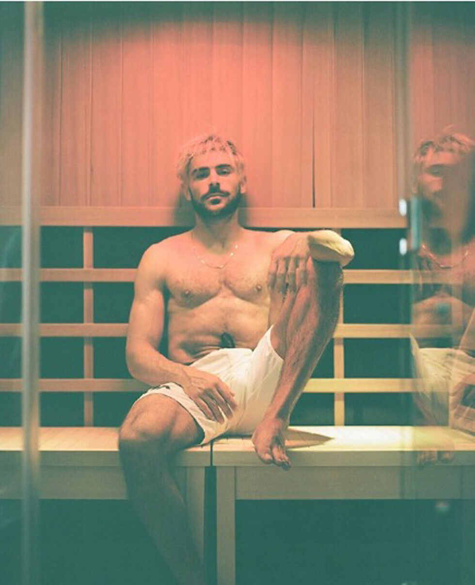 Zac sube foto enseñando  su abdomen