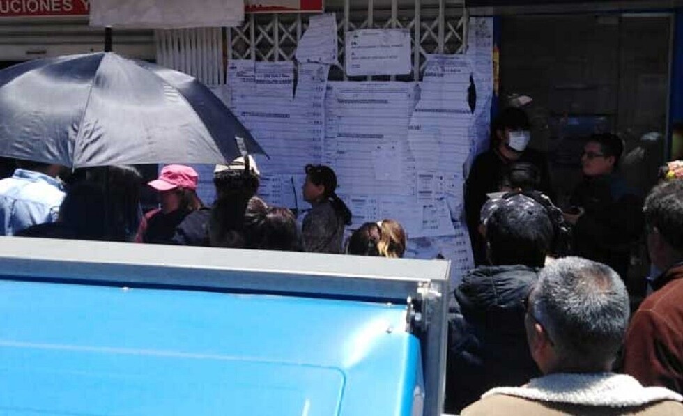 Hallan material electoral en el basurero cerca de un mercado en La Paz