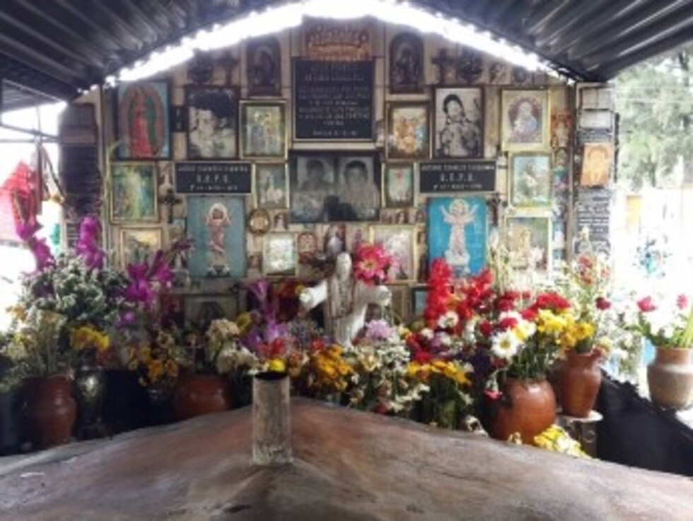 “Almitas milagrosas”, las más  populares en el camposanto