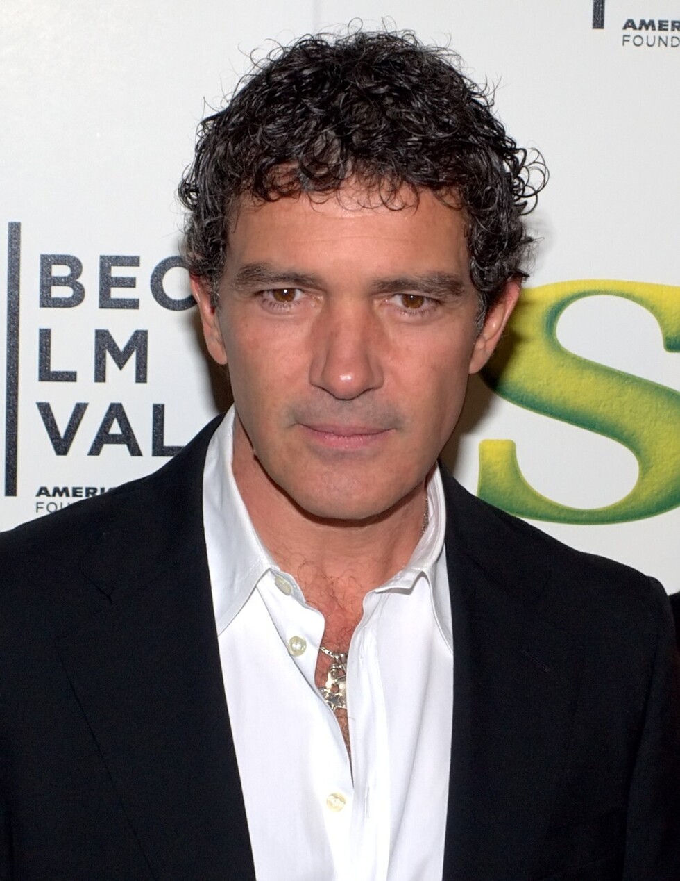 Banderas realiza intensa rutina  a sus 59 años