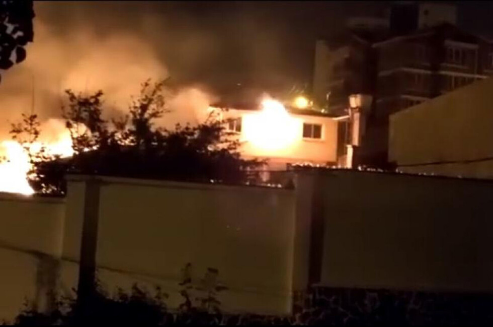 Renuncia de autoridades deja saqueos, destrozos e incendios