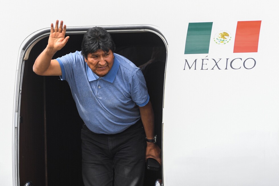 Evo llega a México: "Seguimos haciendo política"