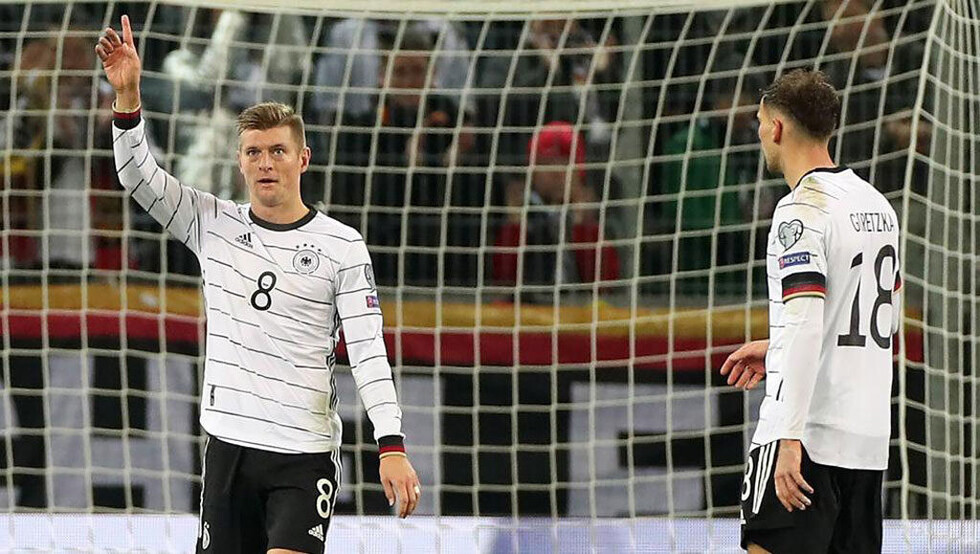 Un doblete de Kroos le da la clasificación a Alemania