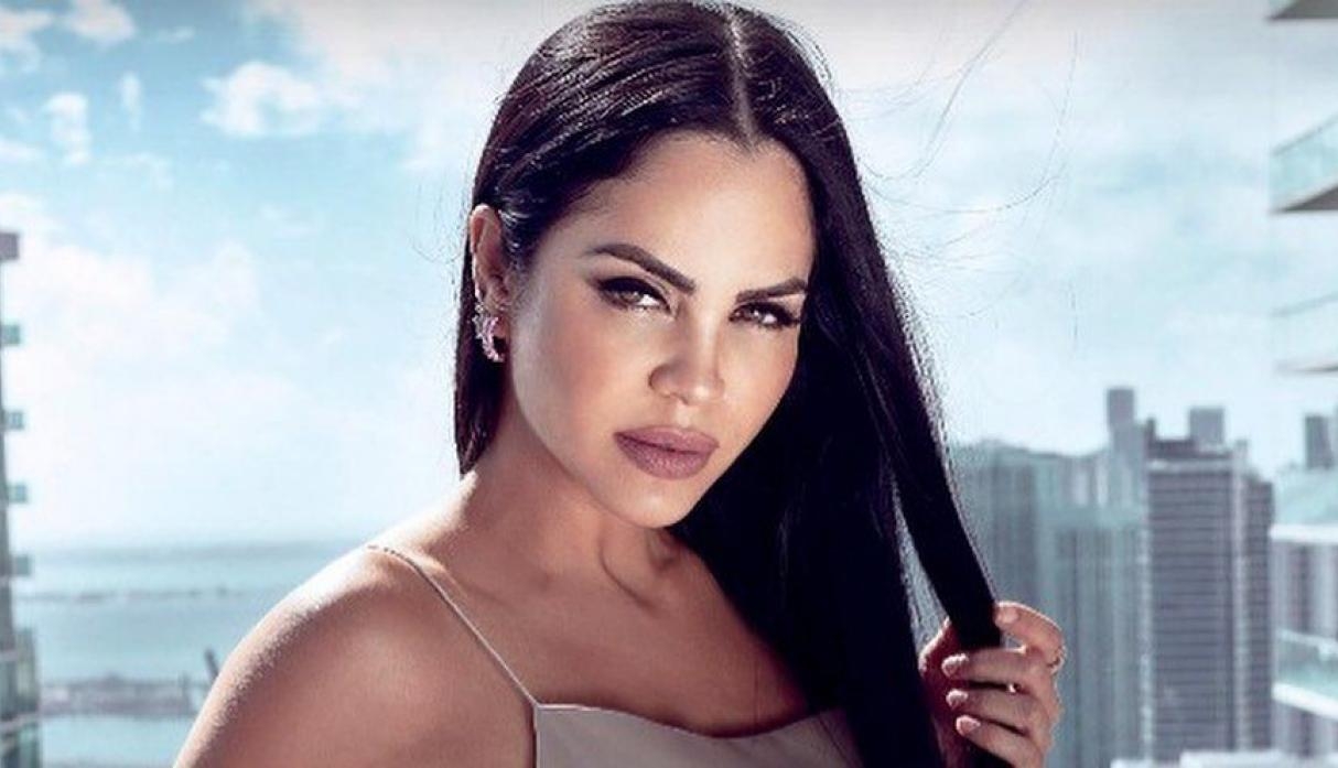 Natti Natasha  bailó sexy en  un gimnasio