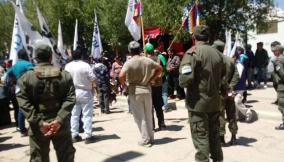 Cierran el paso internacional de Villazon por manifestaciones que piden el regreso de Evo