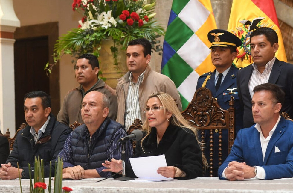 Áñez advierte que no promulgará ley que da amnistía a Evo y Álvaro