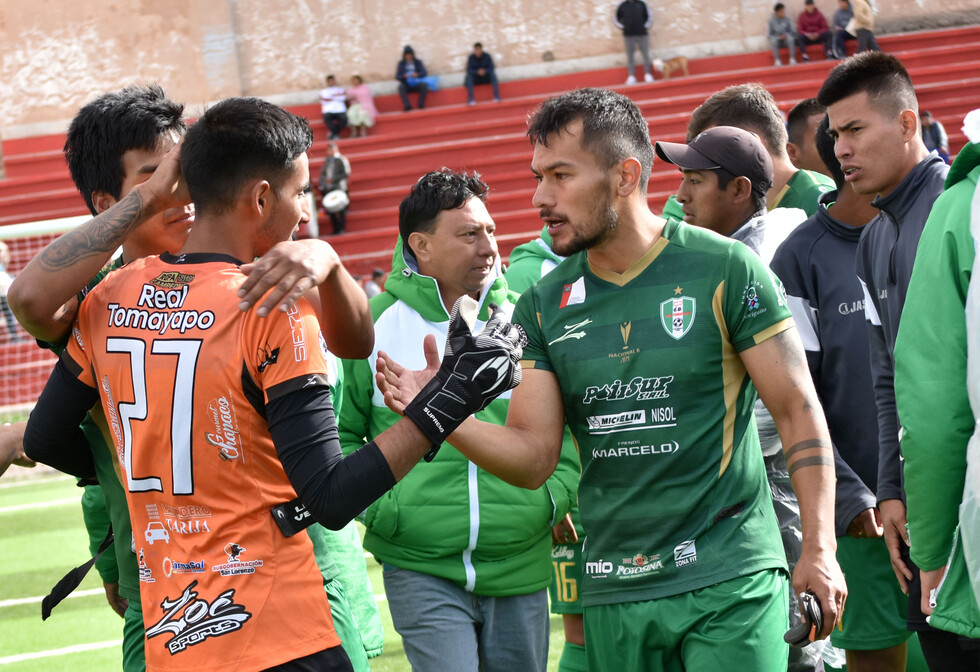 Tomayapo pone un pie en la semifinal de la Simón Bolívar