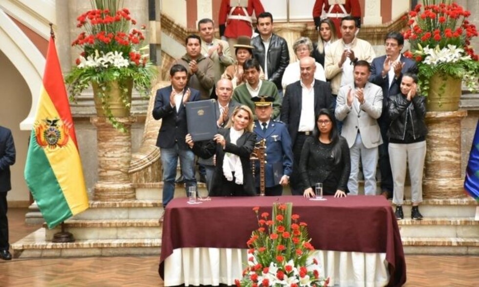 Presidenta Áñez promulga ley de convocatoria a comicios y destaca que es resultado de la lucha de los bolivianos