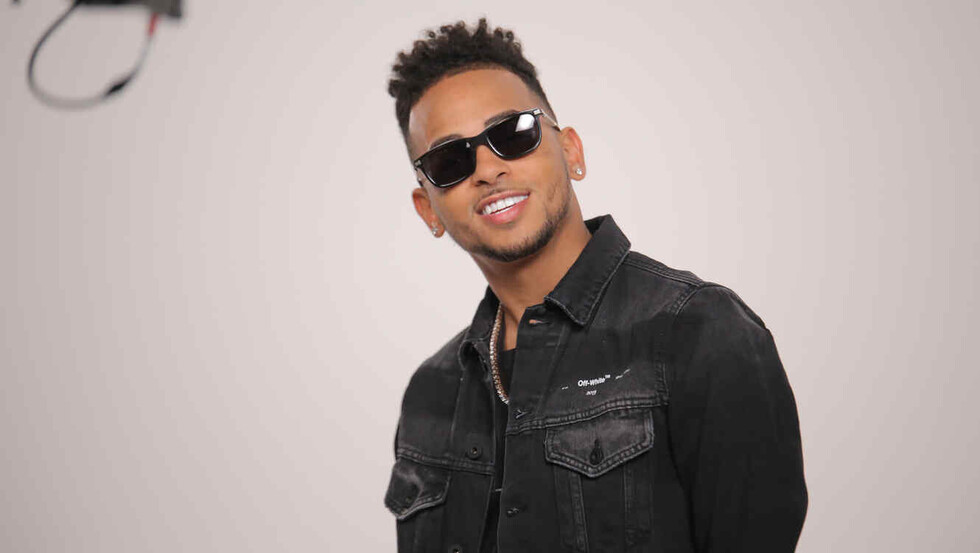Ozuna sufre  agresión de  una de sus fan