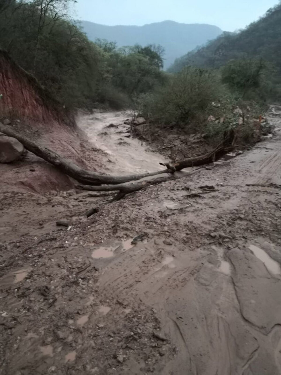 Inicio de lluvias aflige al Transporte en Tarija