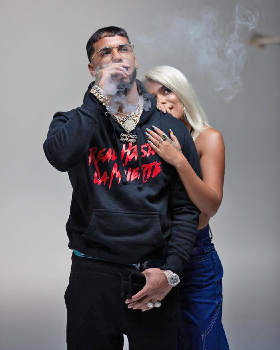 Karol G regaló a Anuel AA el lujoso carro de Batman