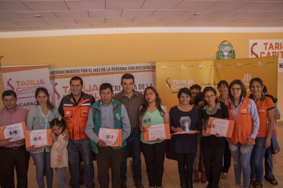 La Alcaldía reconoce a  personas con  discapacidad