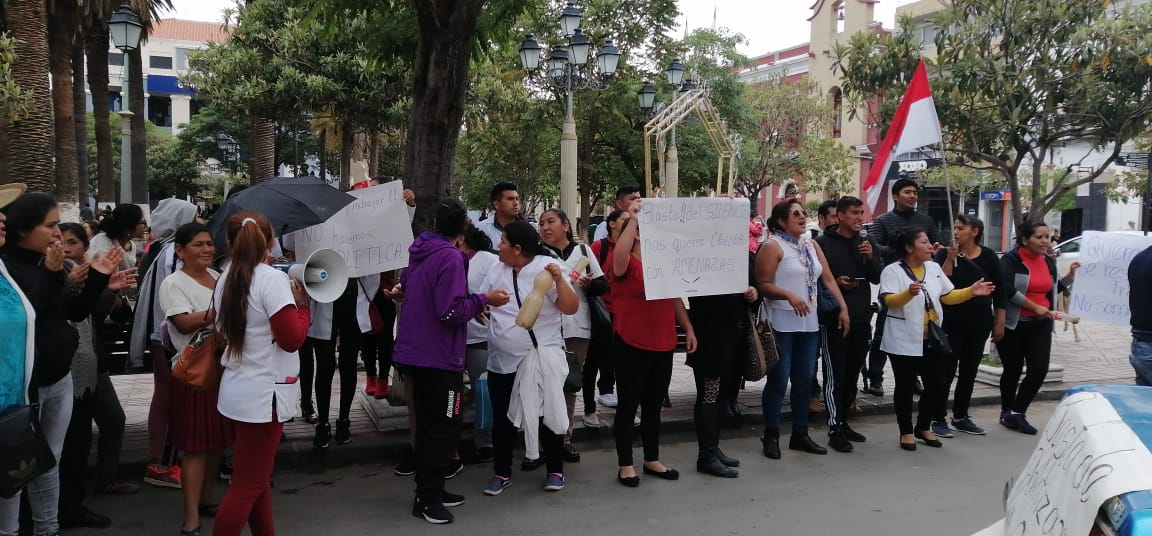 Enfermeros marchan pidiendo continuidad laboral en el SUS