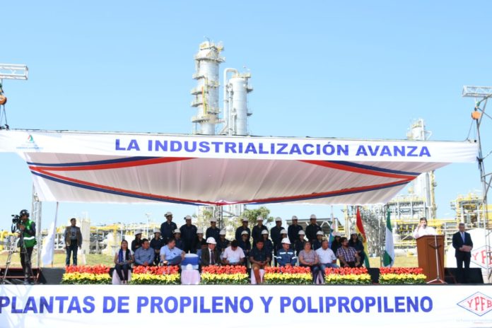 Se declara desierta la Ingeniería Básica de la Petroquimica para el Chaco