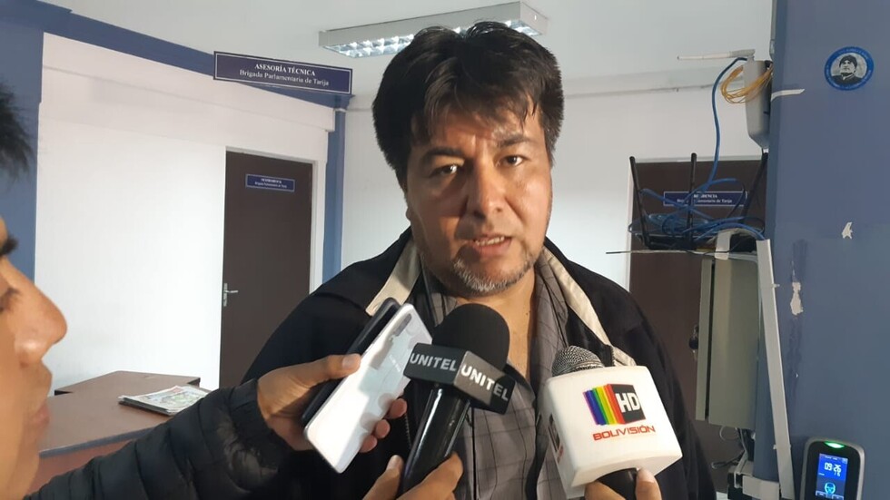Tarija: Intervienen derrumbe en vía a Villa Montes
