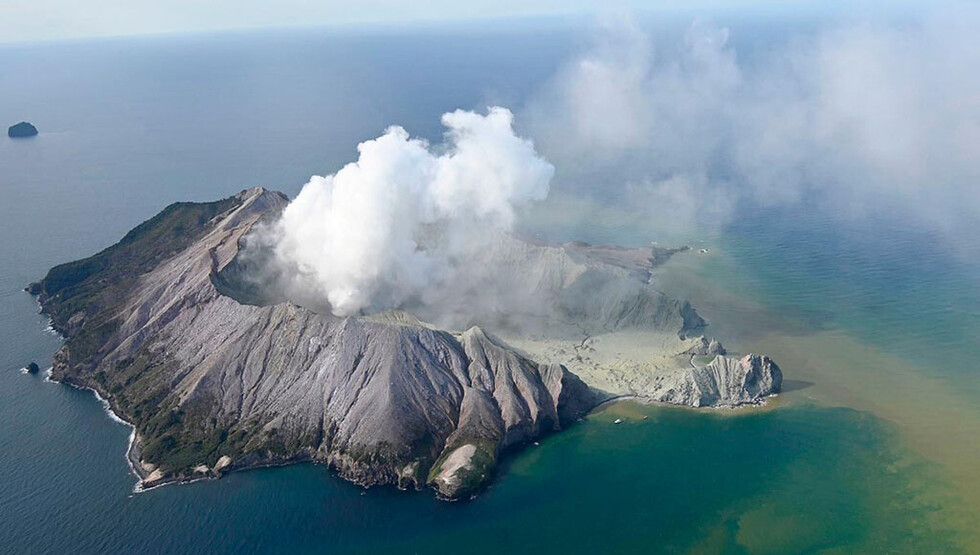 Nueva Zelanda: erupción de volcán deja 5 muertos