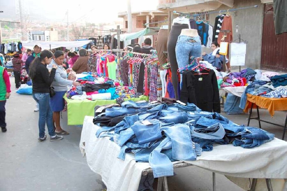 Lío en Villa Abaroa por desorden de vendedores