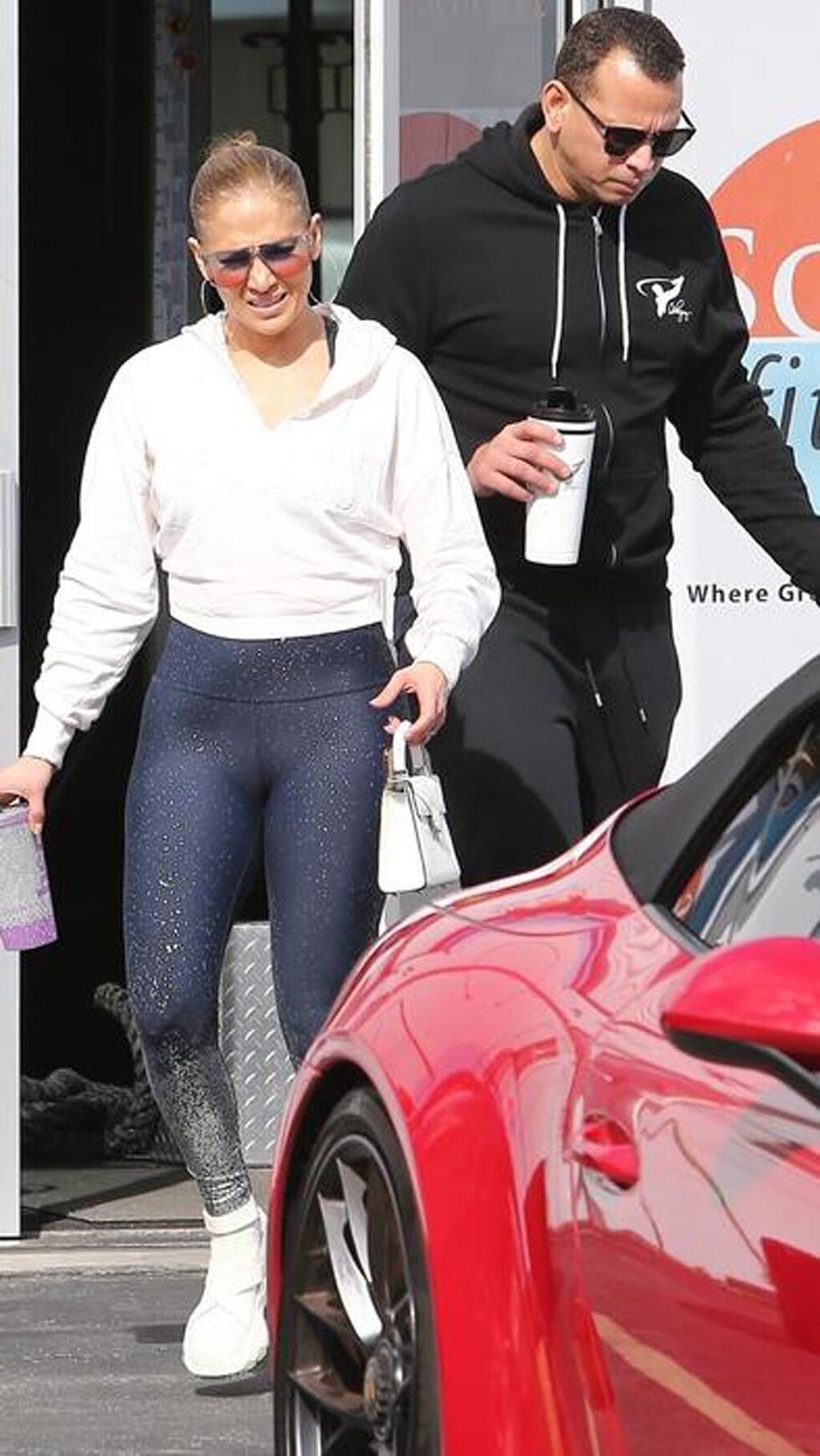 JLo y A-Rod  se pasean en  su Porsche 911