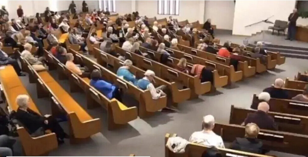 Entró a una iglesia y mató a dos personas