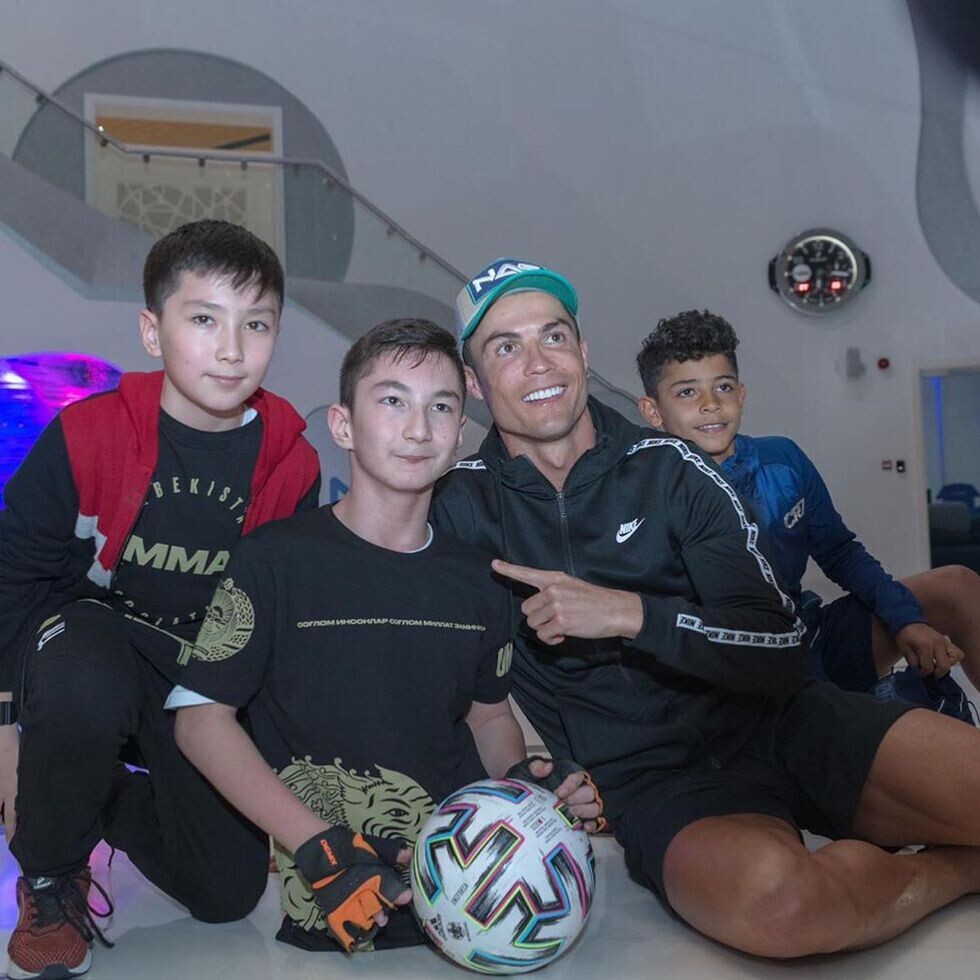 CR7 cumplió sueño de niño sin piernas