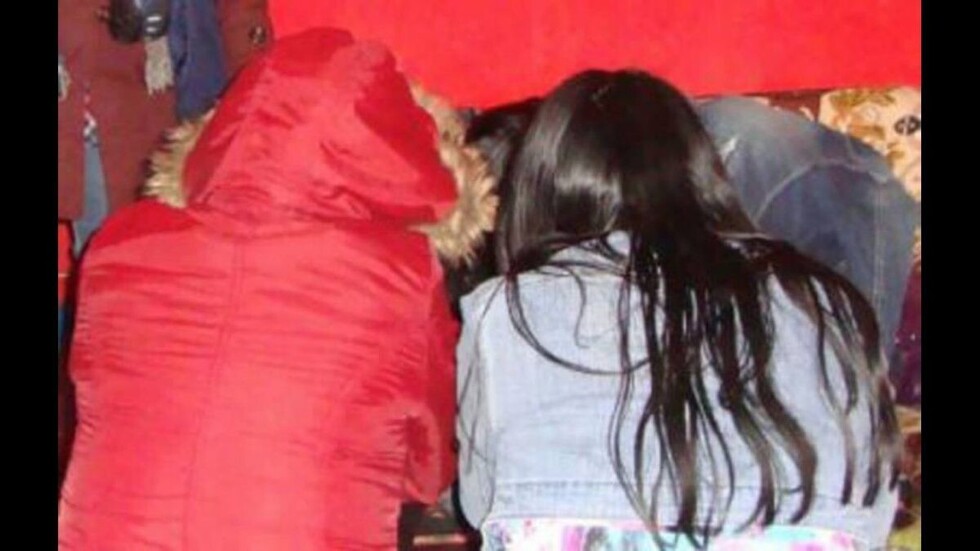 Aprehenden  a 2 mujeres  por agredir  a policías