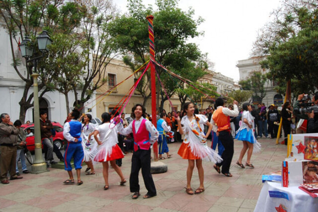 Trenzadas y adoraciones buscan rescatar la tradición de Reyes