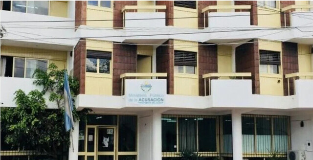Entrenador manoseó a alumna en el baño