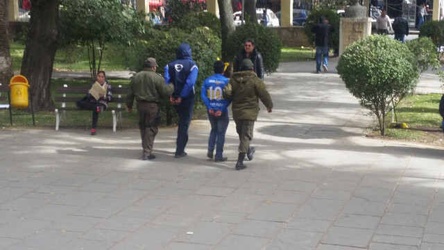 Liberan a joven que trató de robar una camioneta