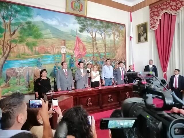 Entregan a Áñez las llaves de la ciudad de Tarija
