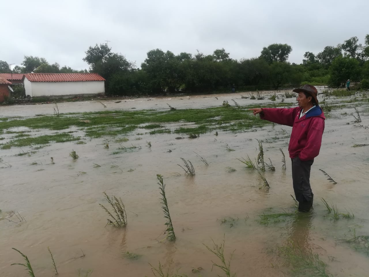 El desborde del río en San Andrés cercó a varias familias