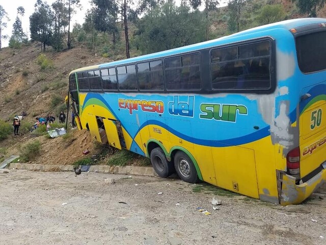 Bus "Expreso del Sur" sufre accidente de tránsito al retornar a Tarija
