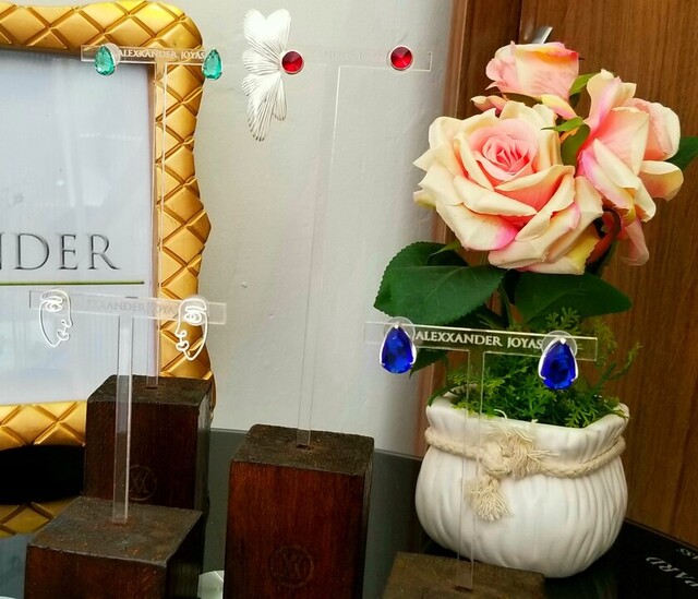 El comercio de “Swarovski” y sus imitaciones en Tarija