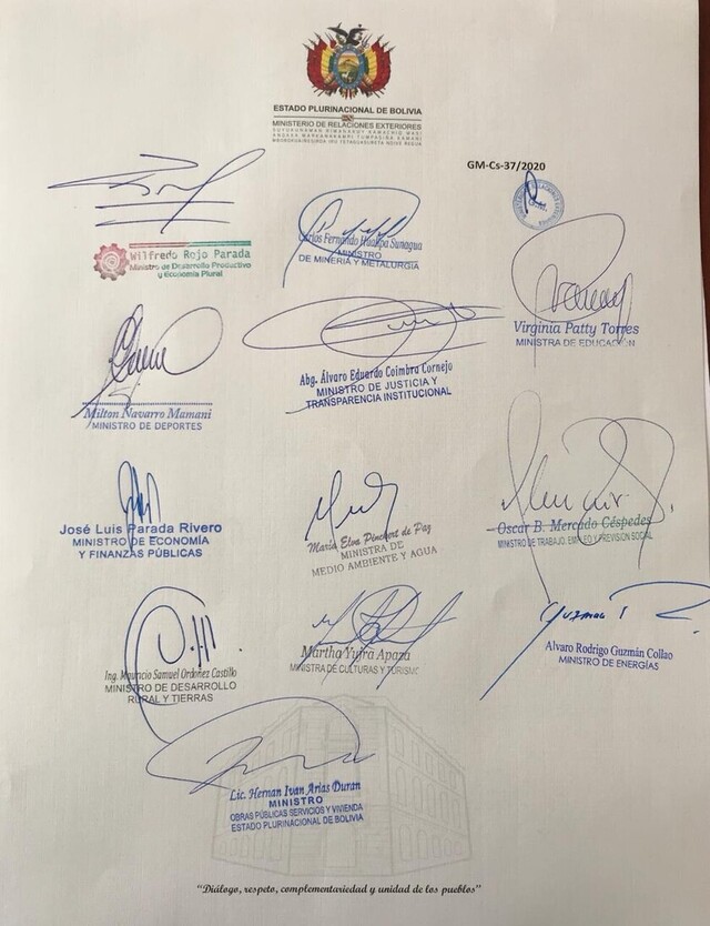 Ministros presentan renuncia colectiva y ponen a disposición sus cargos