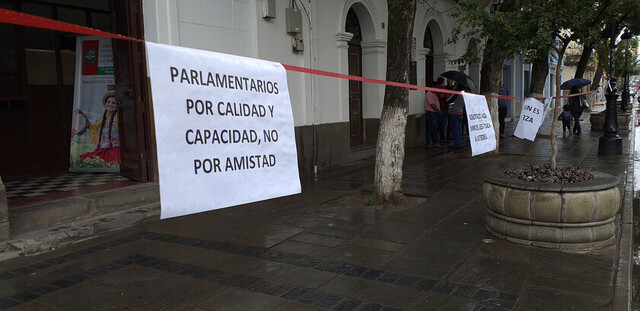 Selecciones, declinaciones y reuniones en otro día gris