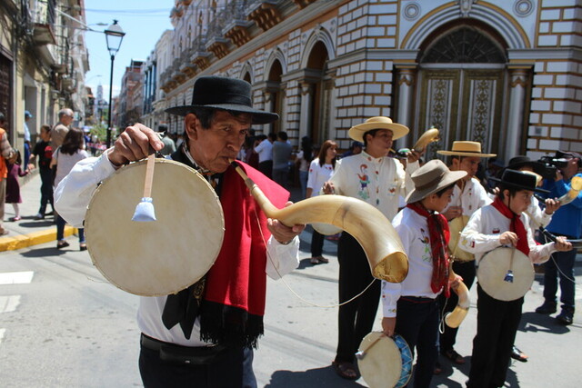 Cada año crece la cabalgata de inicio del Carnaval Chapaco