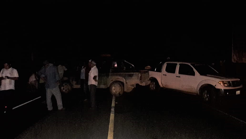 Apícolas bloquean ruta 9 en Villa Montes