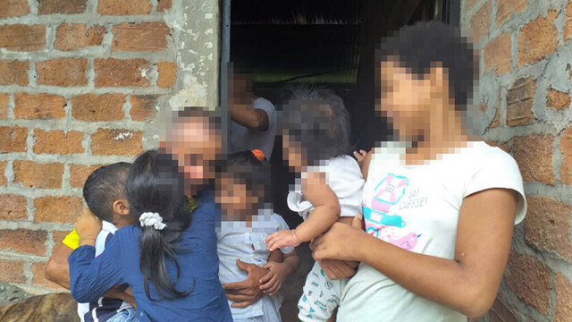 Una madre abandonó a sus 5 hijos, 3 niños y 2 niñas