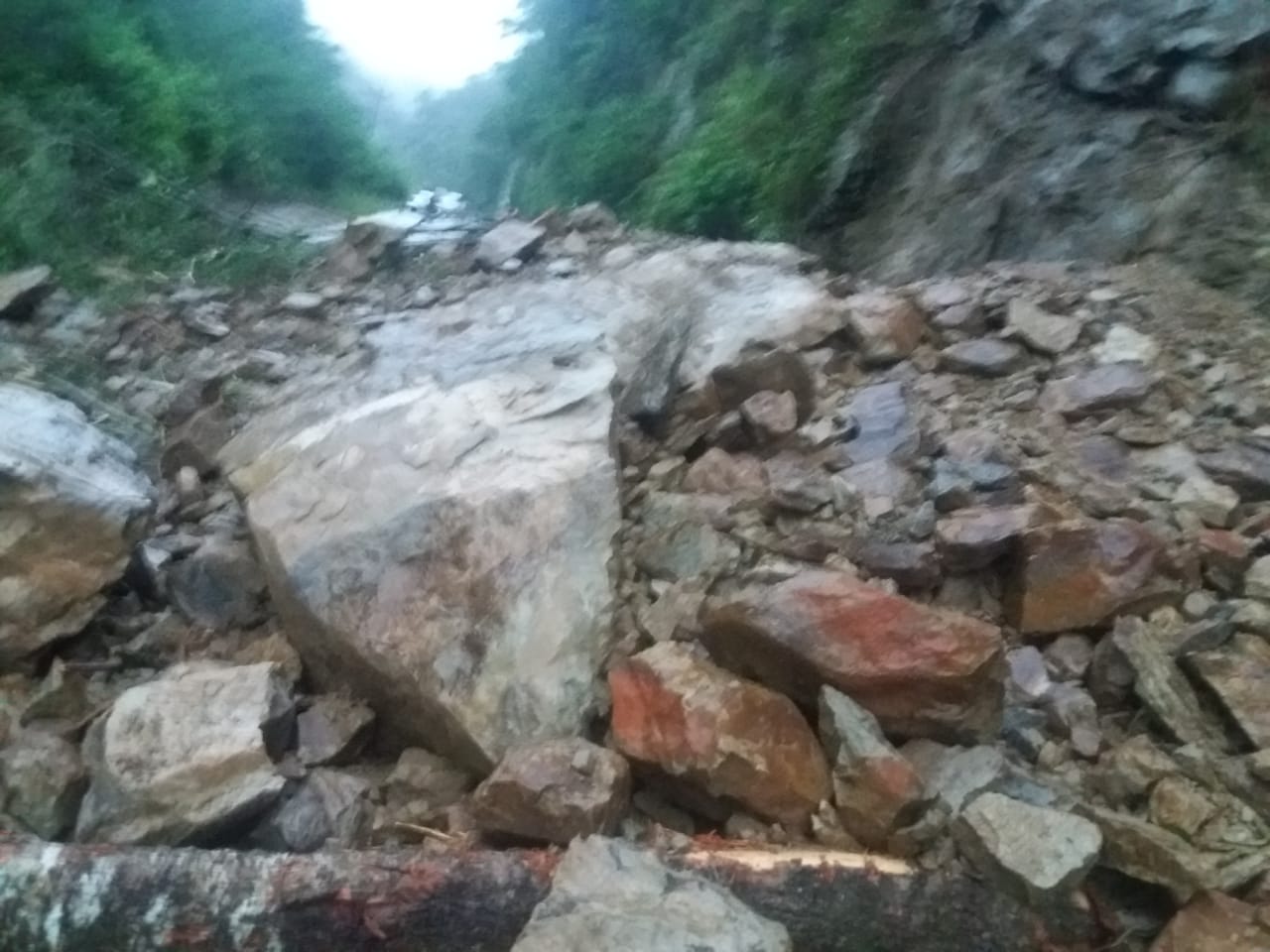 ABC: Rocas y lodo bloquean la ruta al Chaco y Bermejo